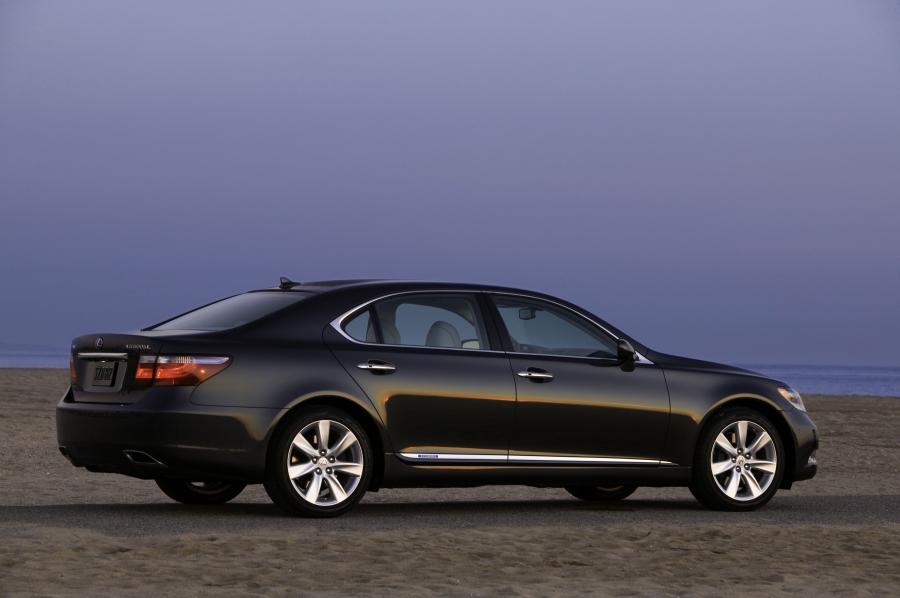  Lexus LS600h L 2008 года  (фото 27 из 34)